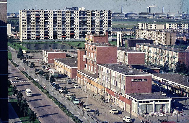 Panorama met winkelcentrum 't Plateau 1969