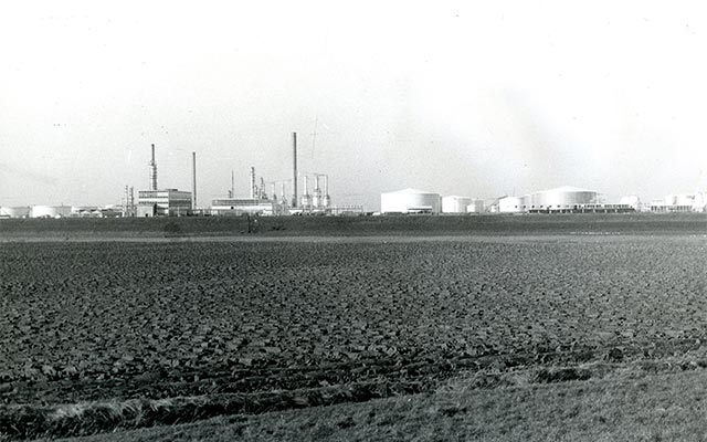 Esso-fabrieksterrein op de voormalige Welplaat (1961)